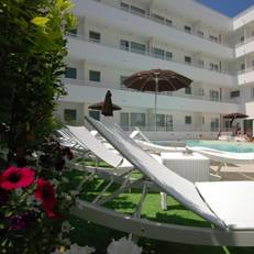 Mokambo Shore Hotel 
