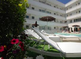 Mokambo Shore Hotel 