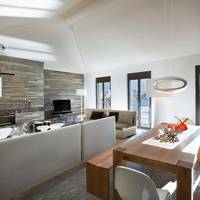 Seven Apartments 