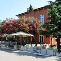 Le Petit Chateau 