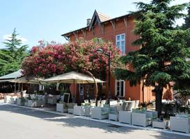 Le Petit Chateau 