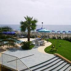Meridian Hotel 