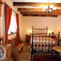Crossbutts Stable Restaurant with Courtyard Rooms 