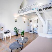 En Plo Studios Apartments & Suites 