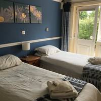 Halfway House Inn Country Lodge 