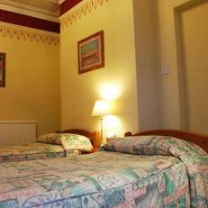 Cumberland House Gatwick B & B 