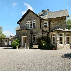 Woodlands Hotel & Pine Lodges 