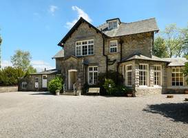 Woodlands Hotel & Pine Lodges 