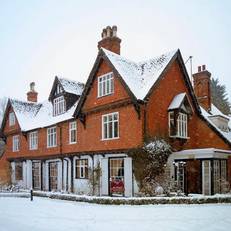Ravenwood Hall Hotel 