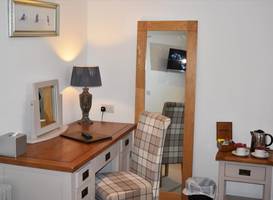 Three Horseshoes Inn 