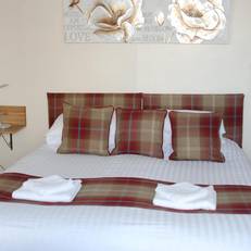 Trevali Guest House 