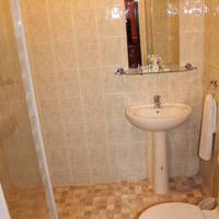 Lampton Guest House 