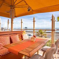 Roslin Beach Hotel 