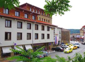 Yantra Grand Hotel 
