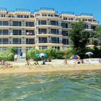 Akra Apartments 