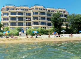 Akra Apartments 