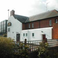 Queen Mary Inn 