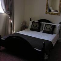 Howards Hotel 