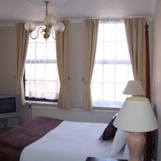 Fownes Hotel 