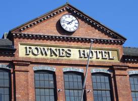 Fownes Hotel 