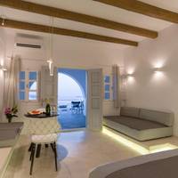 Oia Suites 