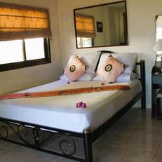 The Waterfront Boutique Hotel & Cafe 