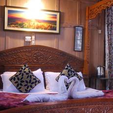 Young Shahzada Group of Houseboats 