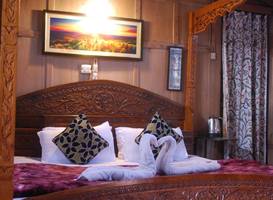 Young Shahzada Group of Houseboats 