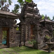 Taman Suci Suite & Villas 