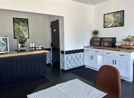 Budget Host East End Hotel in Riverhead 