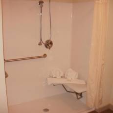 Mackinaw Beach and Bay Inn & Suites 