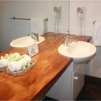 Smugglers Cove Beach Resort & Hotel 