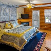 The Grand Living Bed & Breakfast 