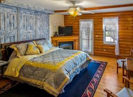 The Grand Living Bed & Breakfast 