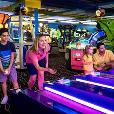 Castaway Bay Indoor Water Park 