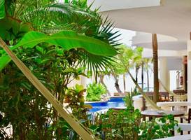 Playa Palms Beachfront Hotel 