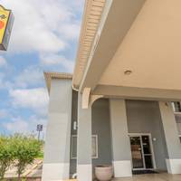 Lake Charles Inn and Suites 