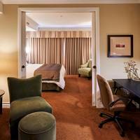 La Bellasera Hotel & Suites 