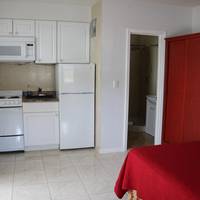 Breakaway Inn Guest House 