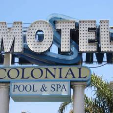 Colonial Pool & Spa Motel 