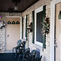 Simmons Motel and Suites 