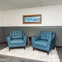 Oyster Bay Inn & Suites 