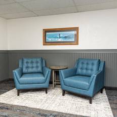 Oyster Bay Inn & Suites 