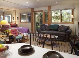 Laurelwood Condominiums 