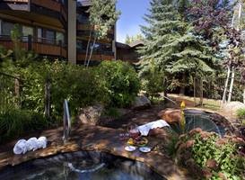 Laurelwood Condominiums 