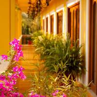 El Encanto Inn & Suites 