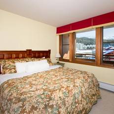 Zephyr Mountain Lodge 