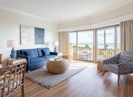 La Mer Beachfront Inn 
