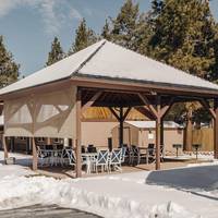 Vintage Lakeside Inn 