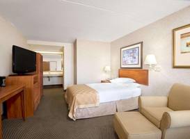 Ramada Pueblo Hotel 